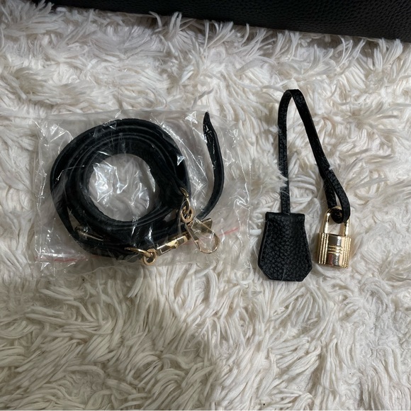 BNWT Leather Top Handle Bag - Picture 7 of 14